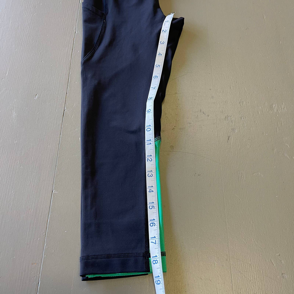 Lululemon Women's Cropped Legging Pants - Picture 4 of 8